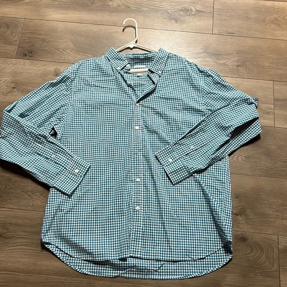 Old navy new button up - Picture 1 of 2